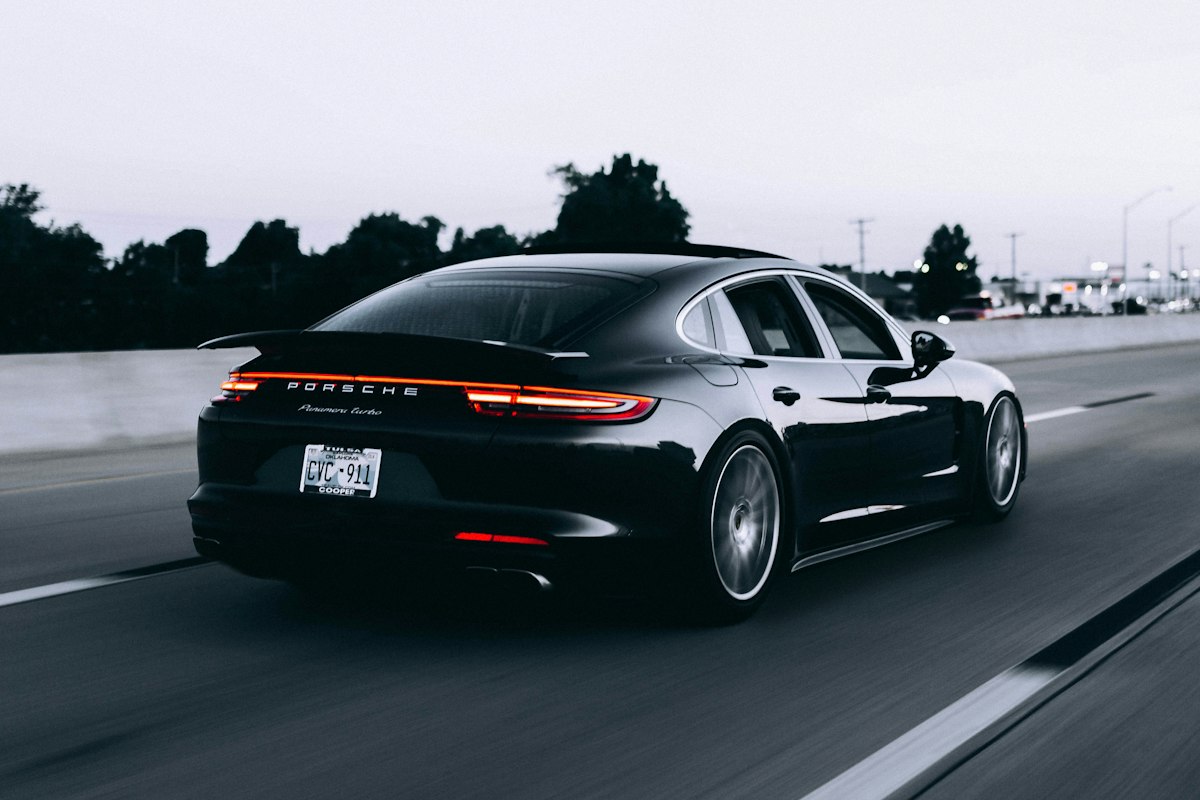 Porsche 行駛情境照片